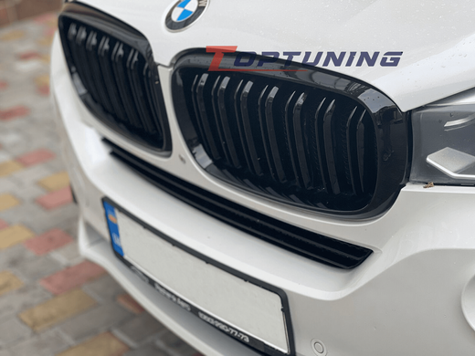Решітка радіатора на BMW X5 F15 / X6 F16 стиль М чорна глянсова