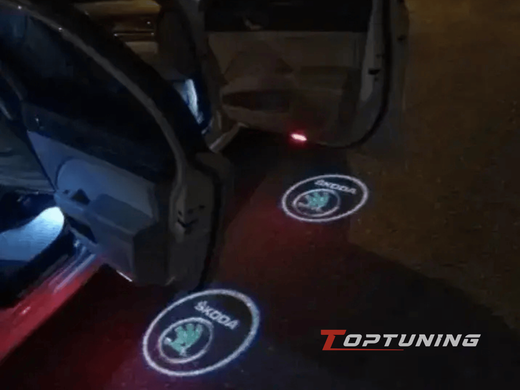 Подсветка дверей с логотипом авто Skoda