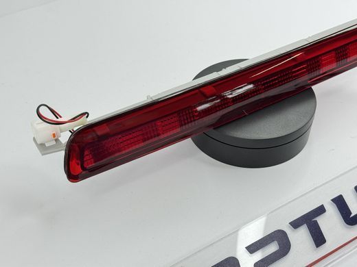 Центральный стоп-сигнал Toyota Prado 120/ Lexus GX 470 белый