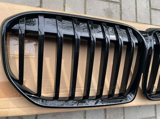 Решетка радиатора (ноздри) BMW 7 G11 / G12 стиль S (2019-...)