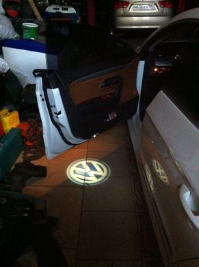 Дверний світильник для VW Passat B5 / Phaeton / Touareg з логотипом Volkswagen