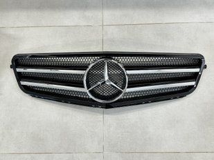 Решітка радіатора на Мерседес W204, срібло + хром, стиль AVANGARDE
