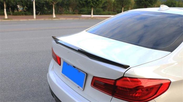 Спойлер BMW G30 стиль М4 в кольорі карбон