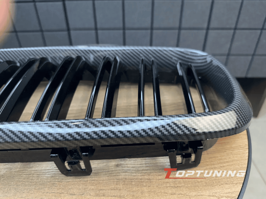 Решітка радіатора на BMW X5 F15 / X6 F16 стиль М чорна глянсова+рамка під карбон