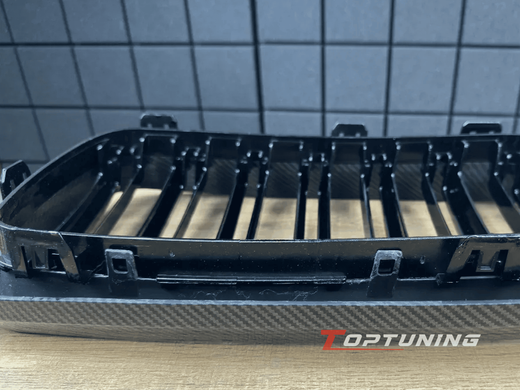 Решітка радіатора на BMW X5 F15 / X6 F16 стиль М чорна глянсова+рамка під карбон