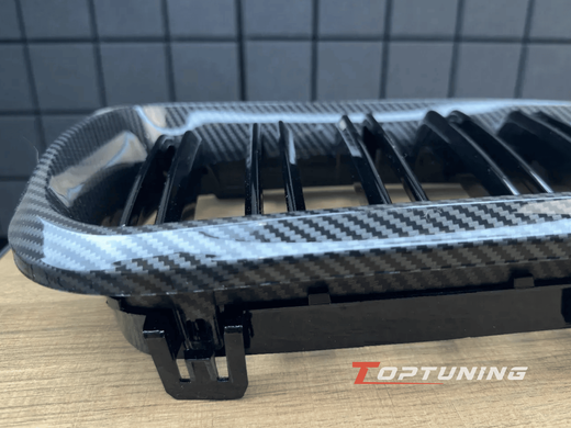Решітка радіатора на BMW X5 F15 / X6 F16 стиль М чорна глянсова+рамка під карбон