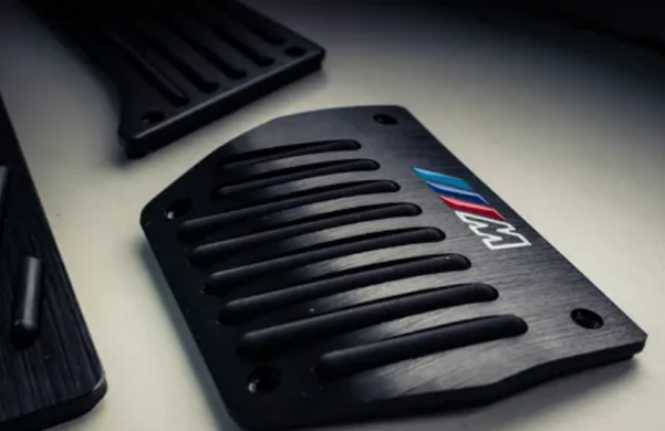 Накладки на педали BMW с логотипом "М", темные, механика