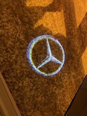 Підсвічування дверей з логотипом Mercedes Benz W222