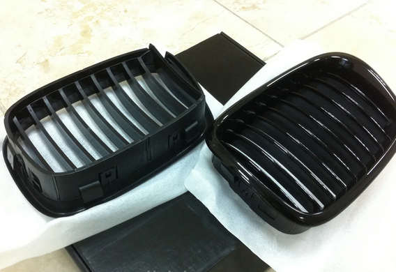 Решетка радиатора BMW E39, черная глянцевая
