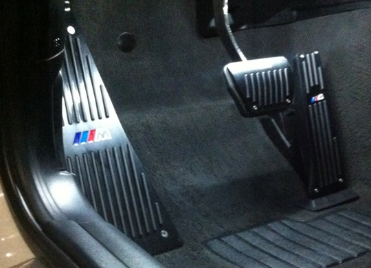 Накладки на педалі BMW з логотипом "М", темні, автомат