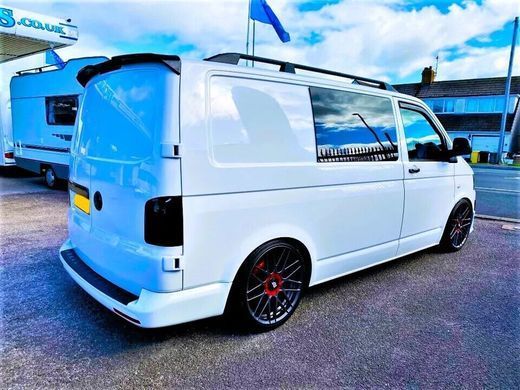 Спойлер на Volkswagen T6 чорний глянсовий ABS-пластик (розпашенка)