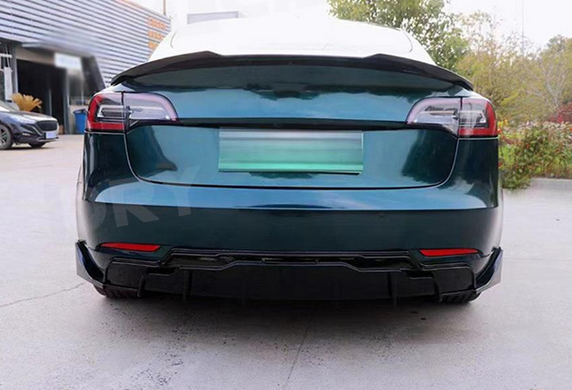Накладка заднего бампера Tesla Model 3 черный глянец (2017-2021)