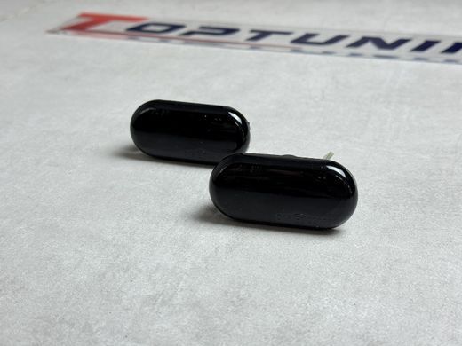 Динамічні світлодіодні покажчики повороту на Nissan