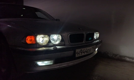 Оптика передняя, стекла фар BMW E38 (98-01 г.в.)