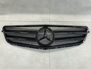 Решітка радіатора на Мерседес W204 стиль С63 AMG